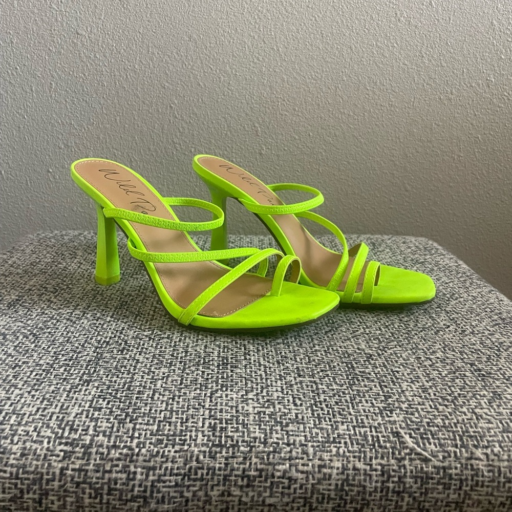 Willow Pair Neon Green Shoes